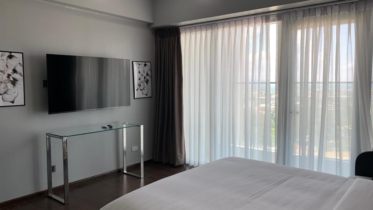 Aeon Suites Staycation Managed By Aria Hotel Davao Exterior photo